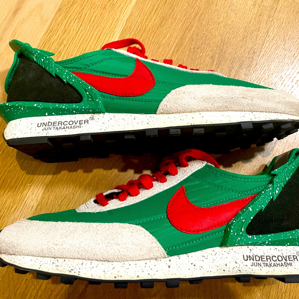 Nike Green and Red Sneakers Classic Dunk Silhouette
